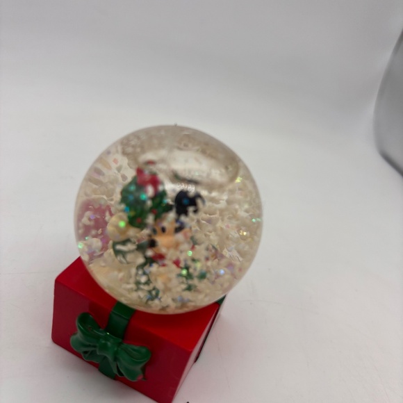 Disney Parks Mickey Mouse Christmas Present and Wreath Mini Water Snow Globe - Picture 6 of 9